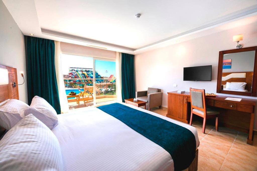 Hawaii Paradise Aqua Park Resort – Families & Couples Only